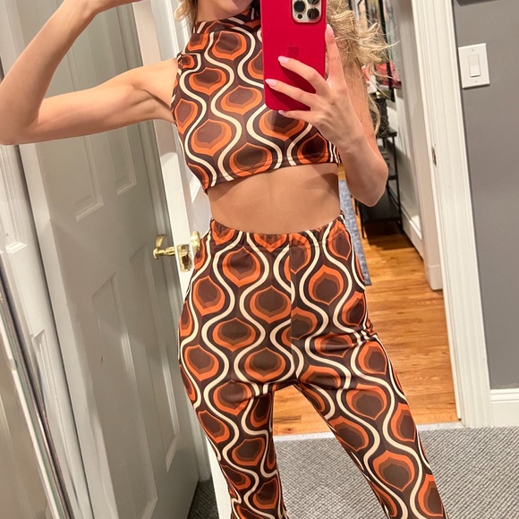 FashionKilla 70’s Print top and flare pant set - Picture 3 of 16